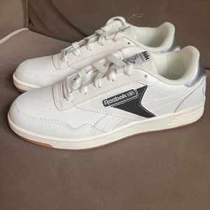 Reebok sneakers size 7